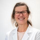 Dra Vivian Kowalczuk Meunier médica especialista em homeopatia no Brasil